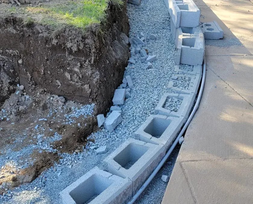 5-Base-trench-with-Allan-block-basedgeneral-use-840x675-1