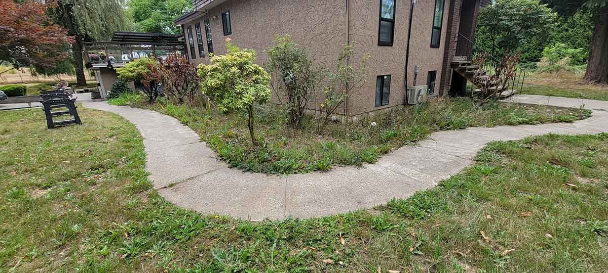 House in Abbotsford Landscaping & Excavation Photo 3