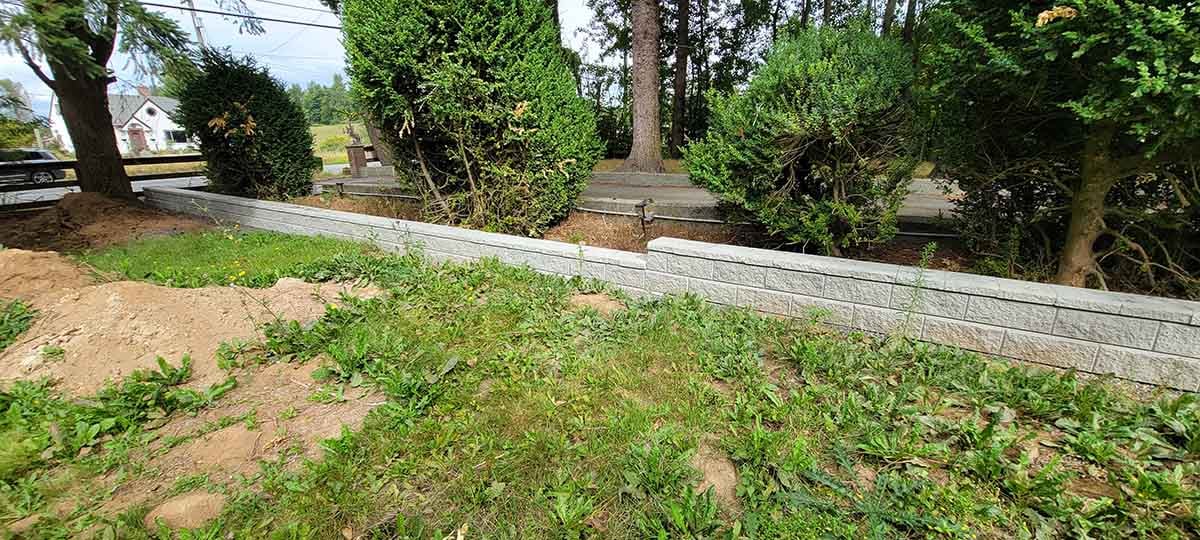 House in Abbotsford Landscaping & Excavation Photo 4