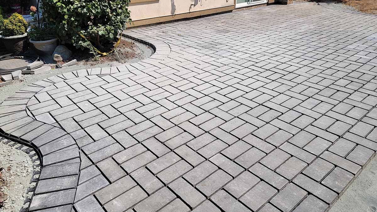 Backyard-Patio-Walkway-15