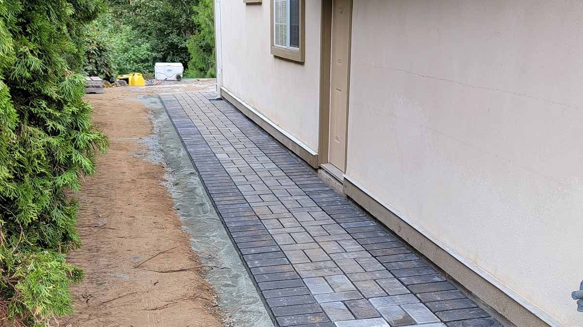 Backyard-Patio-Walkway-17