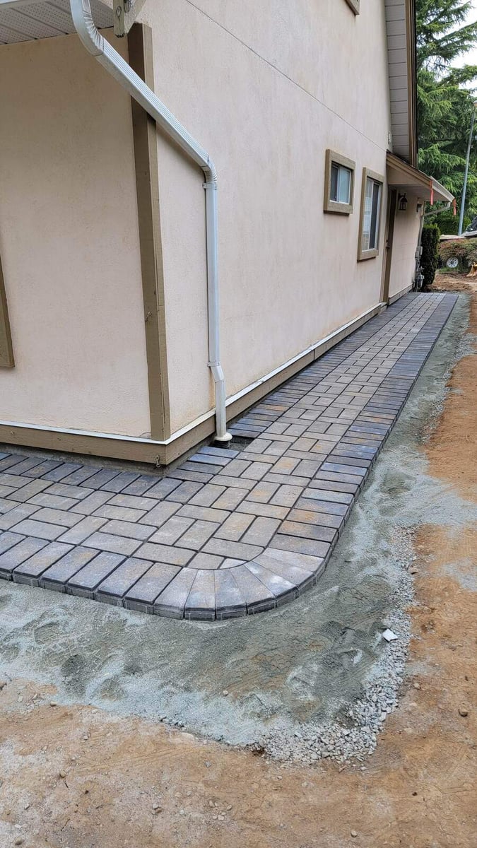 20_Completed side yard pathway with interlocking pavers by Back40 Landscaping in Abbotsford, BC