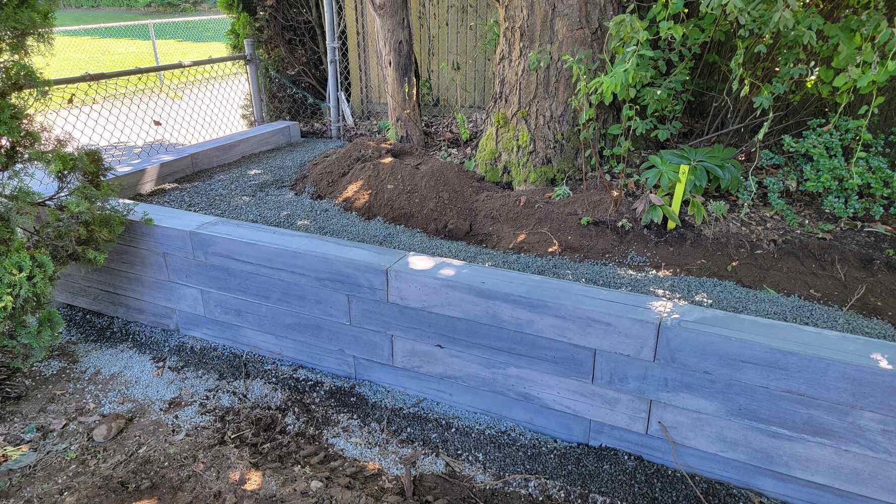 10_retaining-wall-with-tree-back40-landscaping-abbotsford-bc-gravel-base