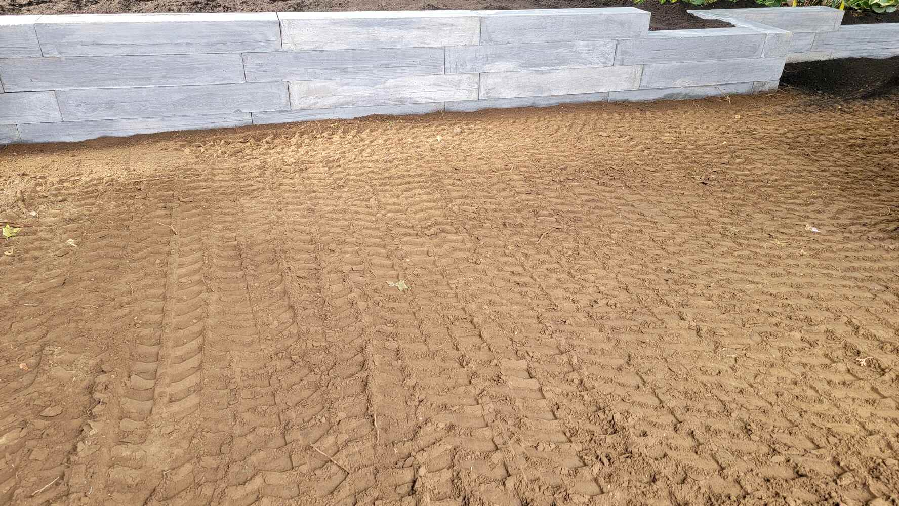 12_leveled-dirt-retaining-wall-back40-landscaping-abbotsford-bc-land-preparation