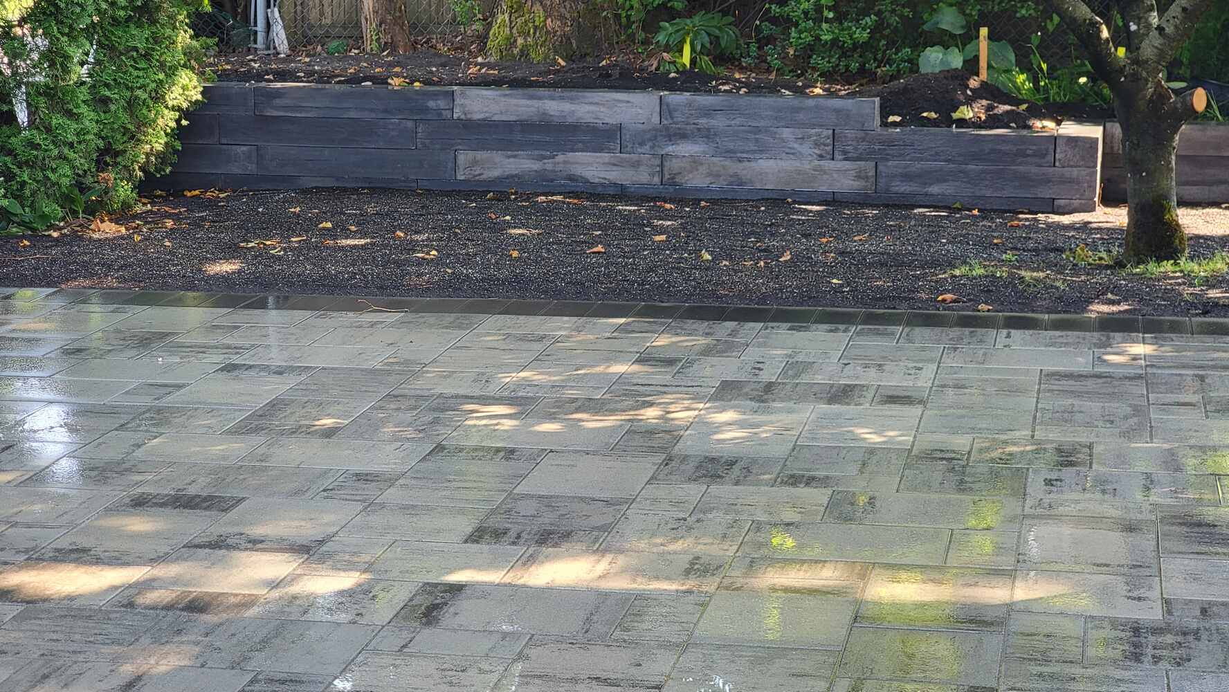 17_final-retaining-wall-patio-view-back40-landscaping-abbotsford-bc-tree-shaded-area