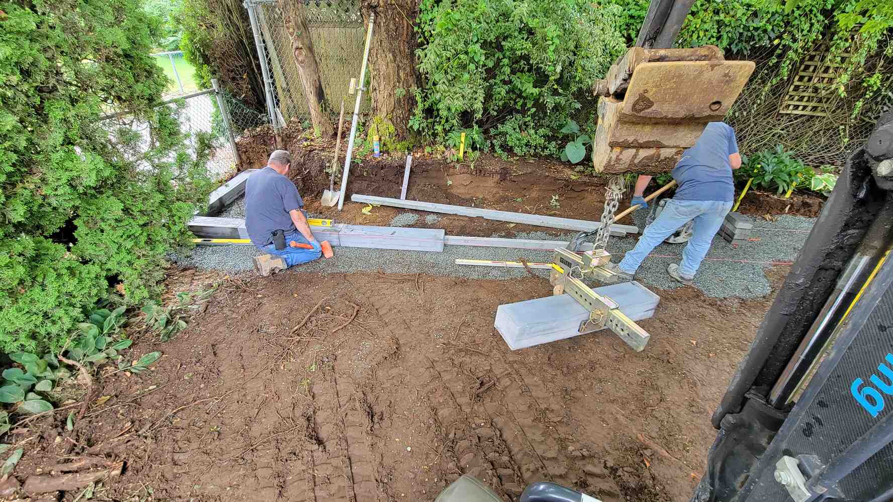 7_Construction team assembling a retaining wall by Back40 Landscaping in Abbotsford, BC