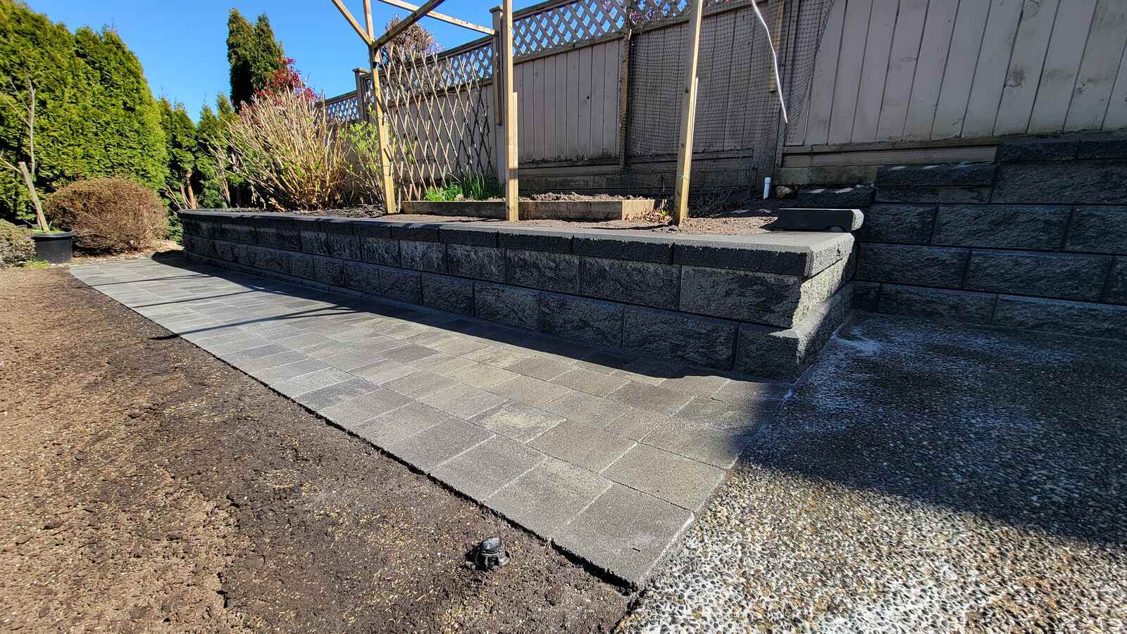 16_newly-installed-retaining-wall-with-level-garden-beds-built-by-back40-landscaping-in-burnaby-bc