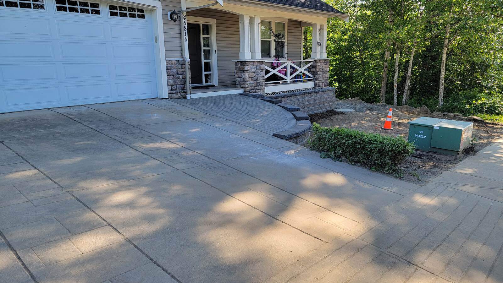8_finished-hardscape-with-elevated-paver-patio-and-retaining-wall-in-chilliwack