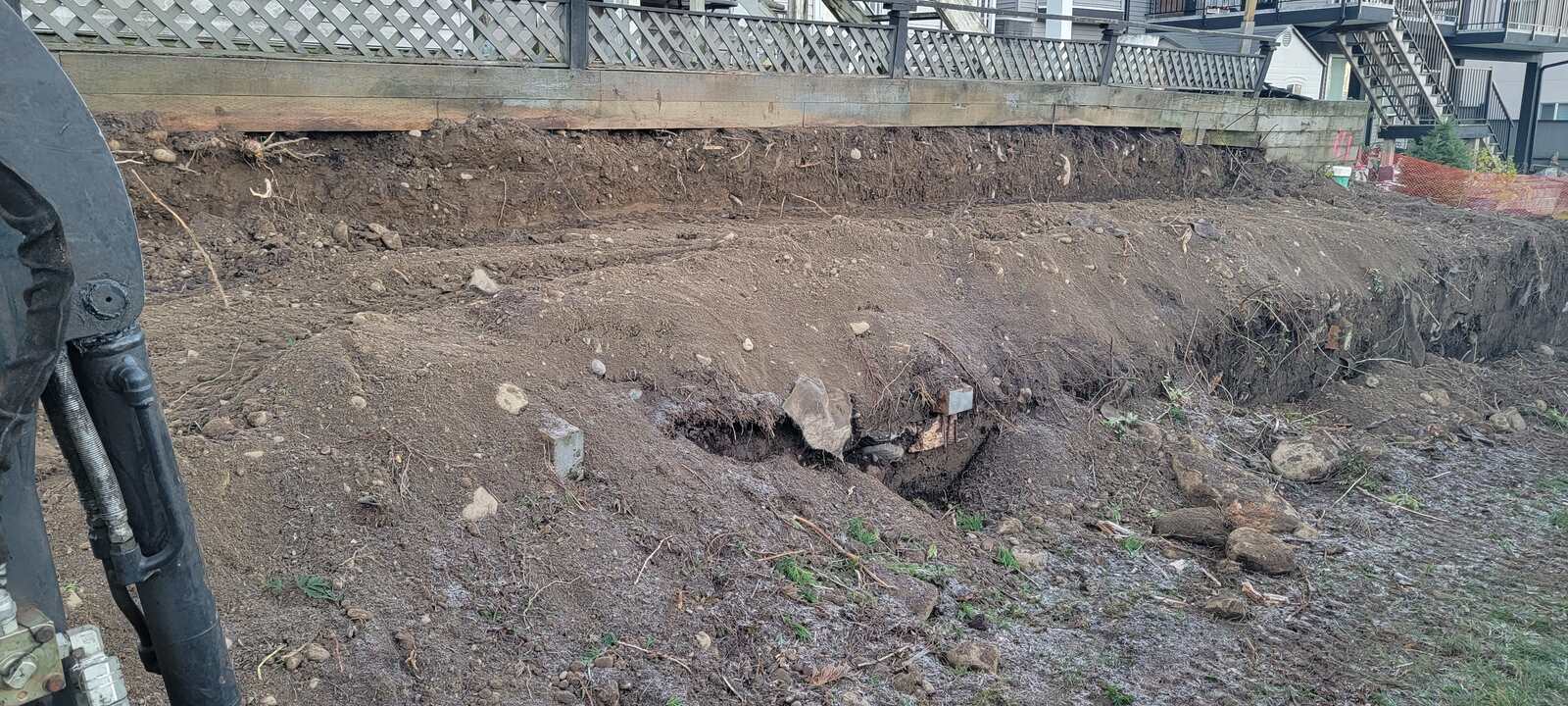 13_fully-excavated-backyard-with-prepared-surface-for-retaining-wall-construction-in-chilliwack-bc