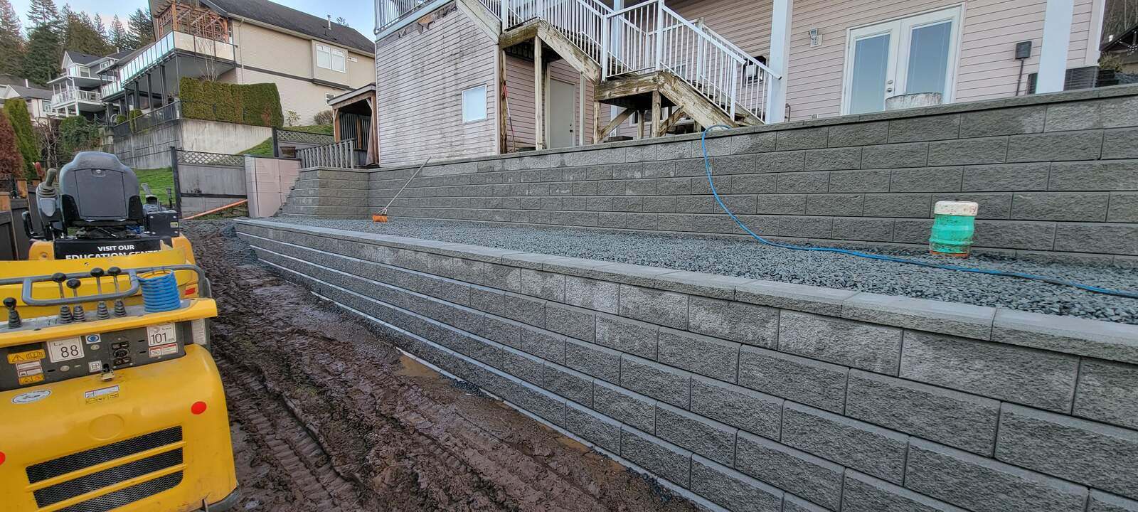 16_angled-view-of-completed-retaining-wall-and-yard-renovation-project-in-chilliwack-bc