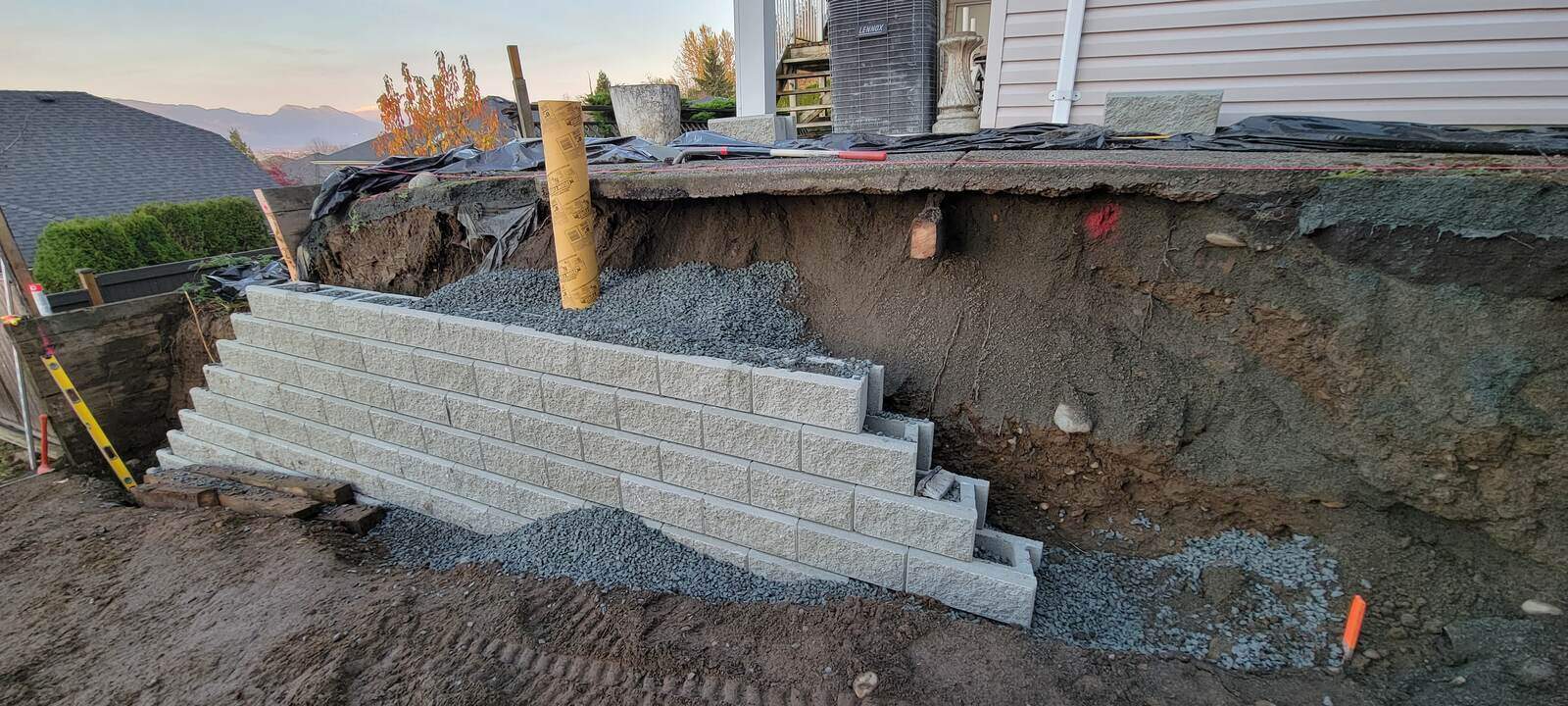 8_new-retaining-wall-construction-in-progress-by-back40-landscaping-in-chilliwack-bc