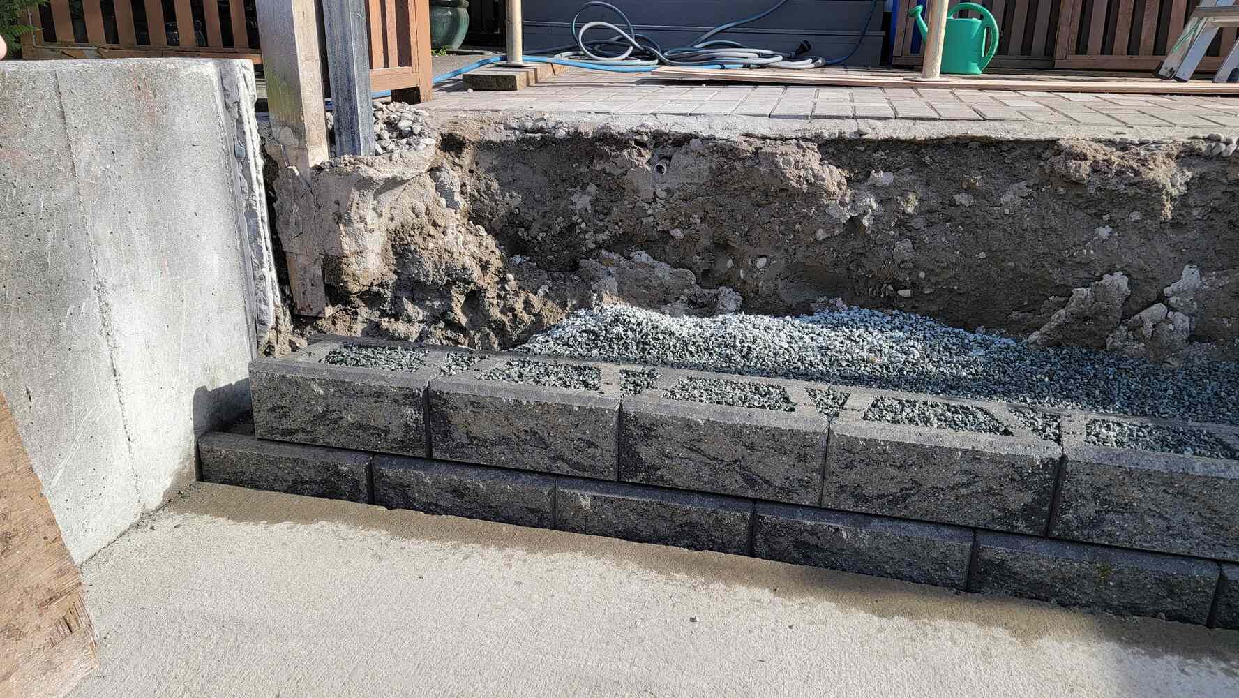 7_installation-of-new-retaining-wall-blocks-first-row-laid-by-back40-landscaping-langley-bc