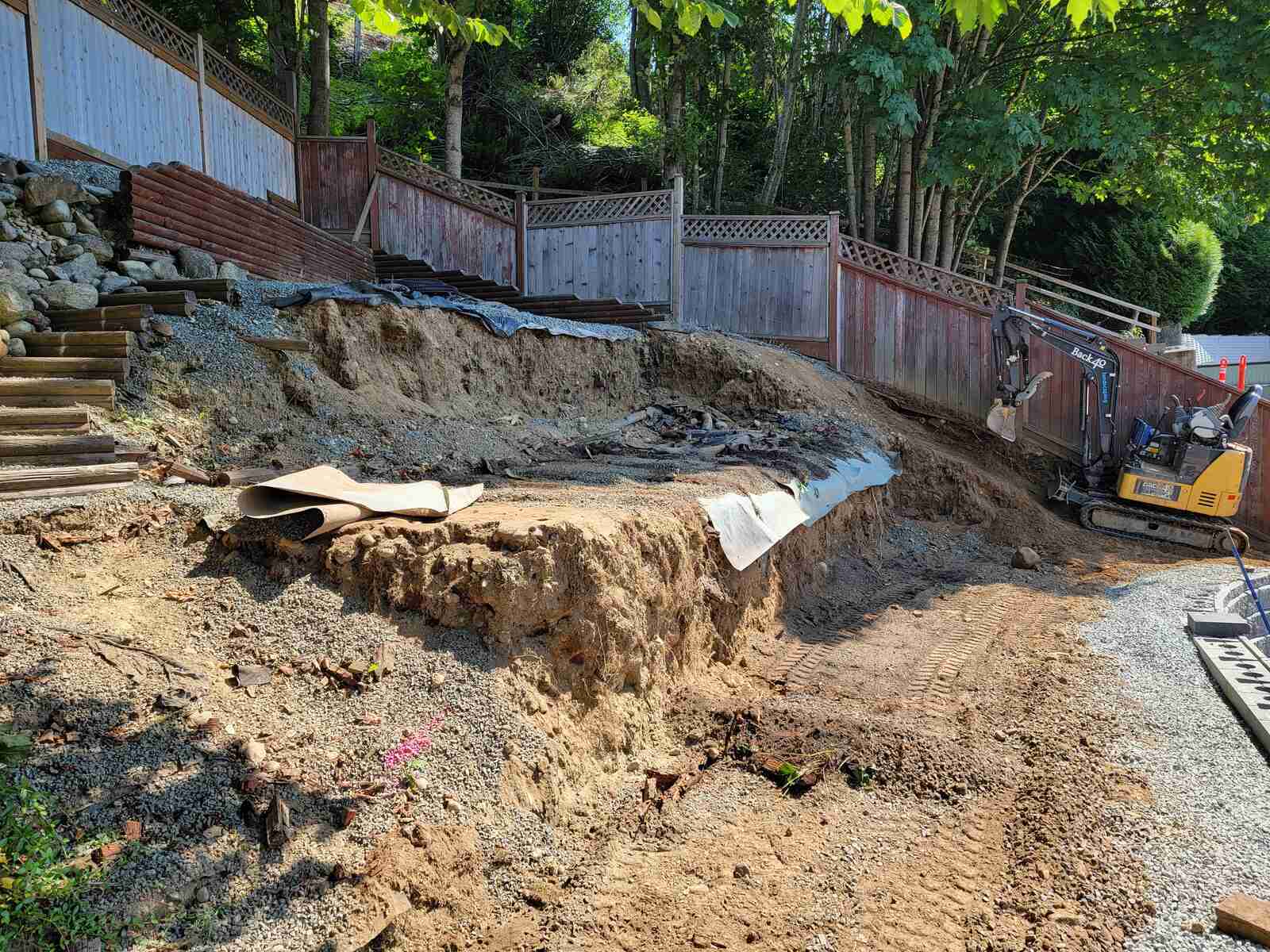 16_Completed retaining wall with clean block lines by Back40 Landscaping in Mission, BC