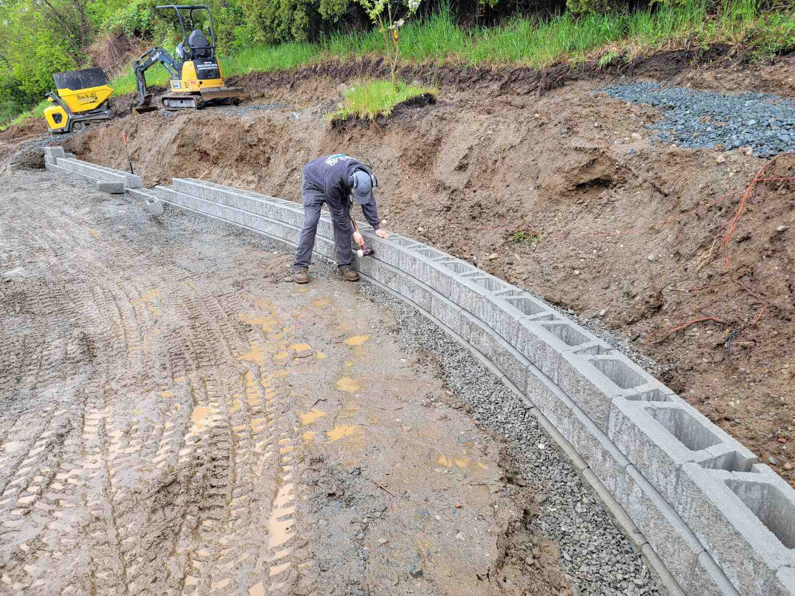 8_Worker finishing retaining wall construction in Mission, BC for Back40 Landscaping