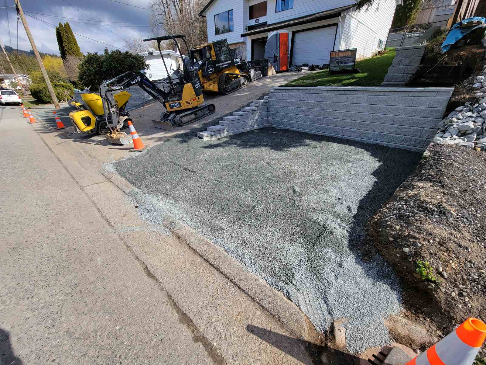 15_Retaining wall with clean landscaping next to stairs in Mission, BC, by Back40 Landscaping