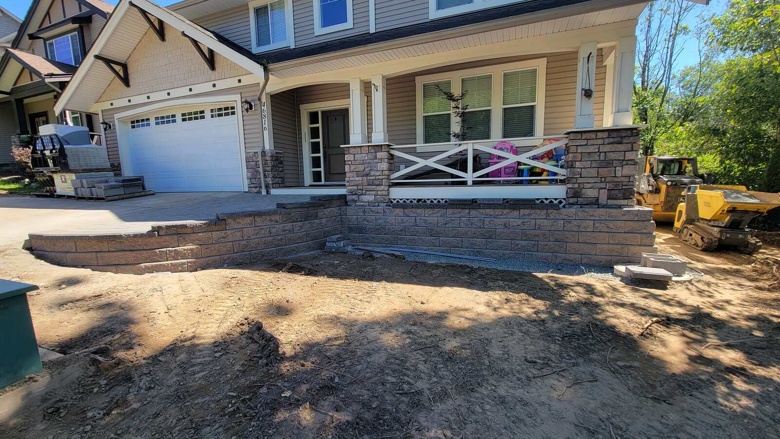 Finished retaining wall and paver walkway by Back 40 Landscaping, Chilliwack, BC