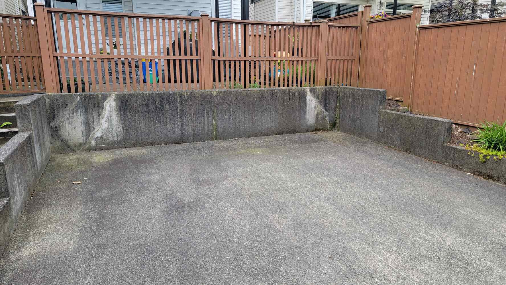 1_old-concrete-retaining-wall-before-demolition-built-by-back40-landscaping-in-langley-bc